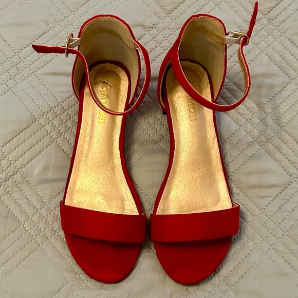 AMOJI Girls Dress Shoes, LIKE NEW, Red Faux Suede, Size 36 (US Kids 4-4.5) - Picture 1 of 8